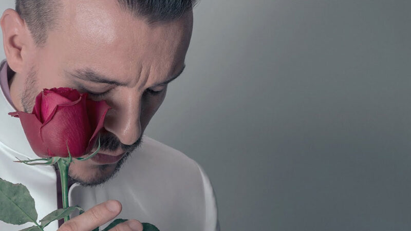 Cem Adrian – Bir Gülü Sevdim Şarkı Sözleri