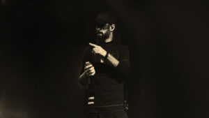 Hiraizerdüş – Aşk’a Uzandım Kanadım Yandı Şarkı Sözleri