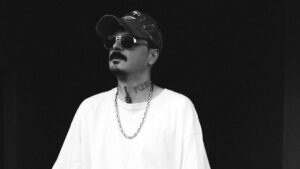 No.1 feat. Doruk Ereşter – Koyu Siyah Şarkı Sözleri