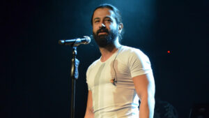 Koray Avcı – Hoş Geldin Şarkı Sözleri