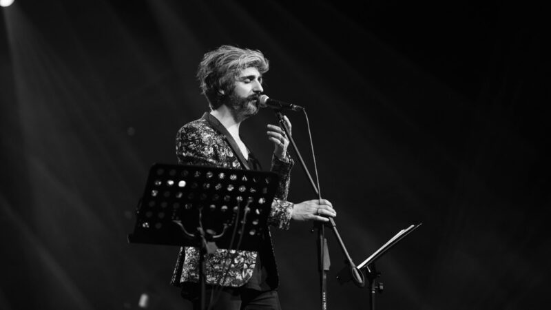 Manuş Baba – Eteği Belinde Şarkı Sözleri