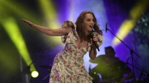 Sertap Erener – Everyway That I Can Şarkı Sözleri