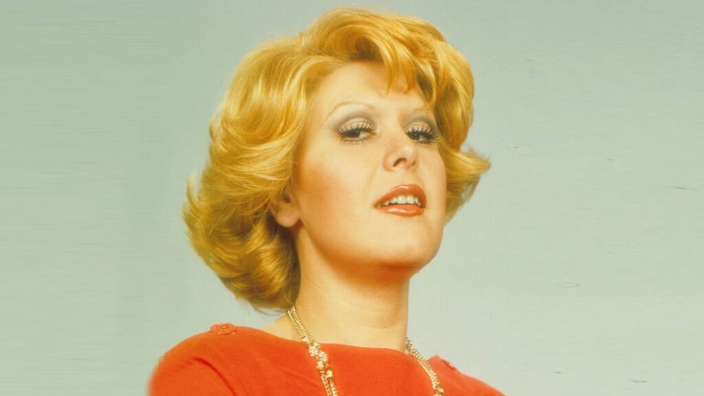 Gülden Karaböcek – Ben Olmalıydım video