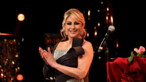 Muazzez Ersoy – Sen Gözlerimde Bir Renk Şarkı Sözleri