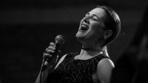 Birsen Tezer – Sanki Rüya Şarkı Sözleri