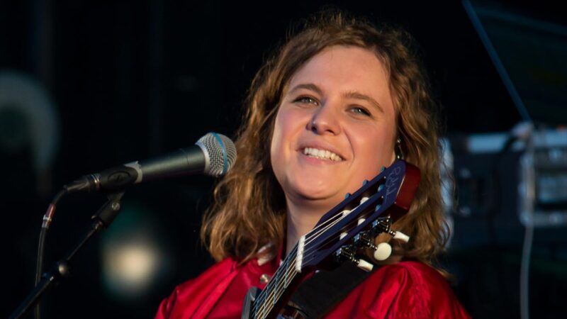 Emma Peters – Lové Şarkı Sözleri