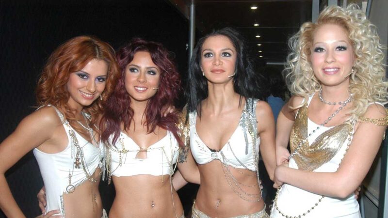 Hepsi – Üç Kalp Şarkı Sözleri