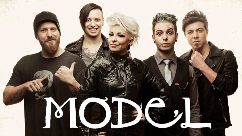 Model – Pembe Mezarlık Şarkı Sözleri