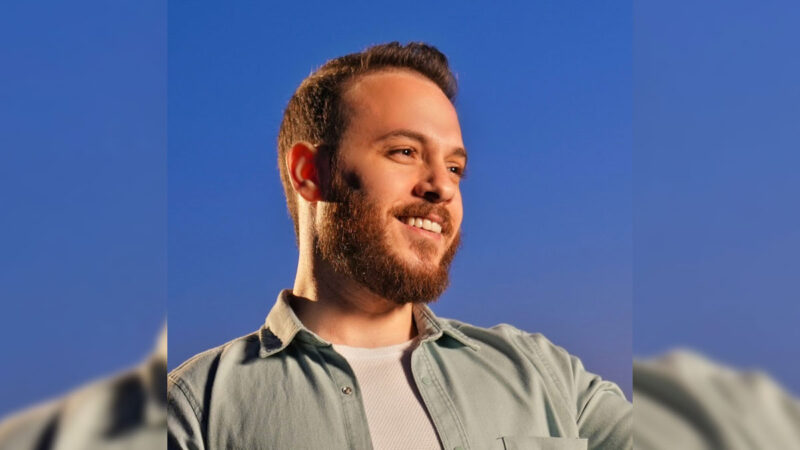 Mohamed Kendo – Bir Sabah Gelecek Kardan Aydınlık Şarkı Sözleri