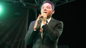 Mustafa Yıldızdoğan – Gelsen de Bir Gelmesen de Şarkı Sözleri