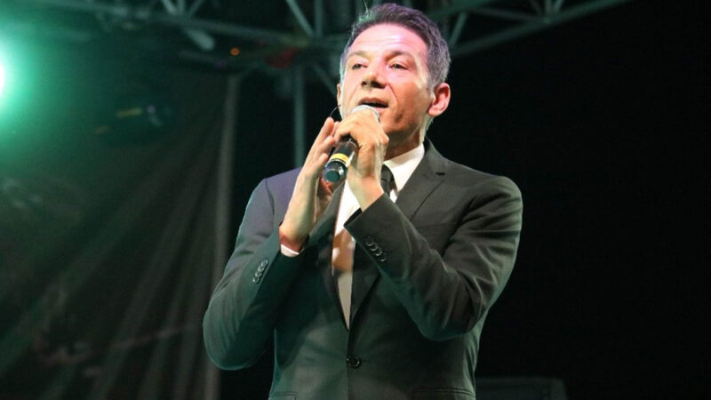 Mustafa Yıldızdoğan – Gelsen de Bir Gelmesen de Şarkı Sözleri