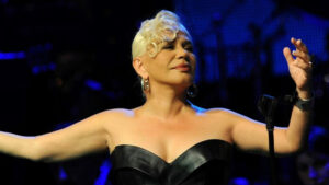 Sezen Aksu – Onu Alma Beni Al Şarkı Sözleri