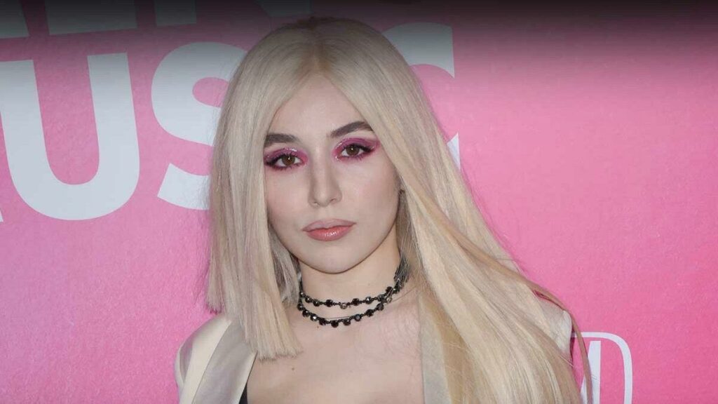 Ava Max – Who’s Laughing Now video