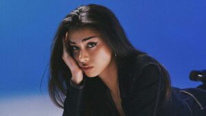 M Lisa – Kim Bilir Şarkı Sözleri