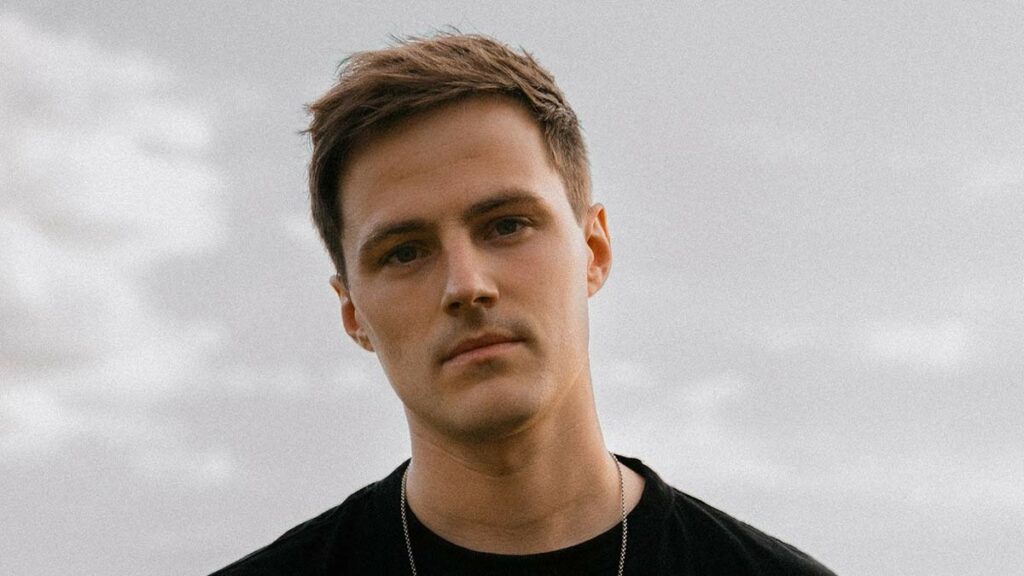 Tom Gregory – Fingertips video