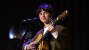 Clairo – Sexy to Someone Şarkı Sözleri