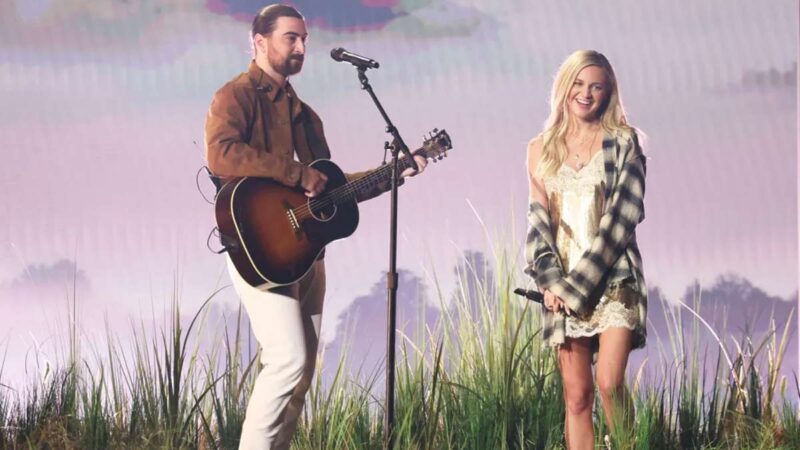 Kelsea Ballerini & Noah Kahan – Cowboys Cry Too Şarkı Sözleri