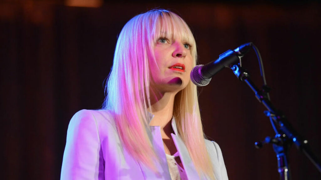 Sia feat. Shia LaBeouf & Maddie Ziegler – Elastic Heart video