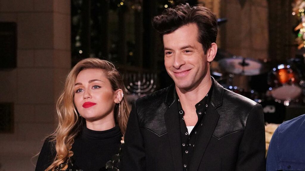 Mark Ronson ft. Miley Cyrus – Nothing Breaks Like a Heart Şarkı Sözleri