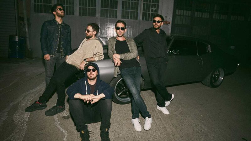 Adamlar – Dalgalı Şarkı Sözleri