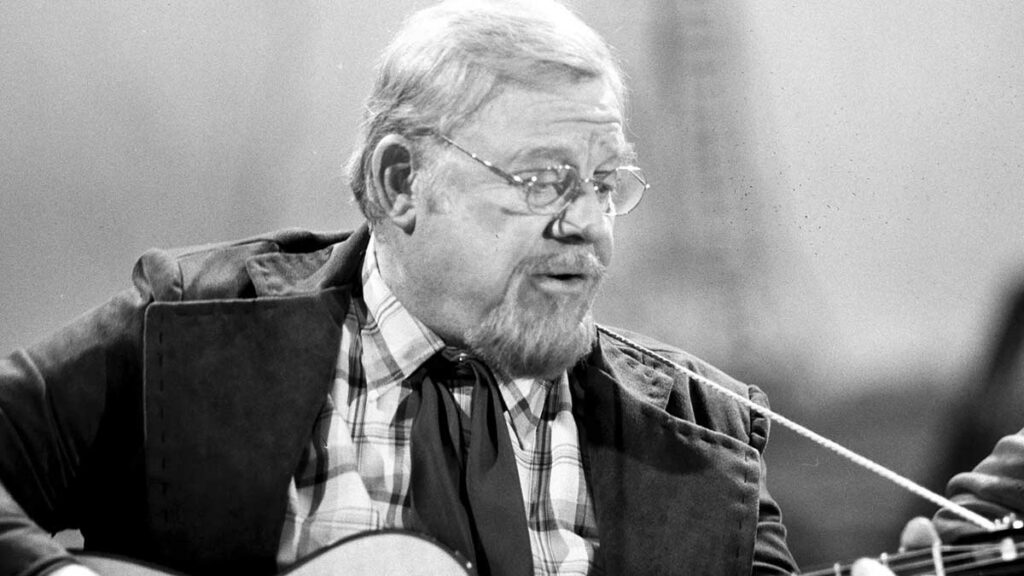 Burl Ives – A Holly Jolly Christmas video