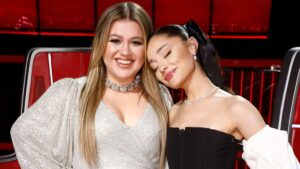 Kelly Clarkson & Ariana Grande – Santa, Can't You Hear Me Şarkı Sözleri