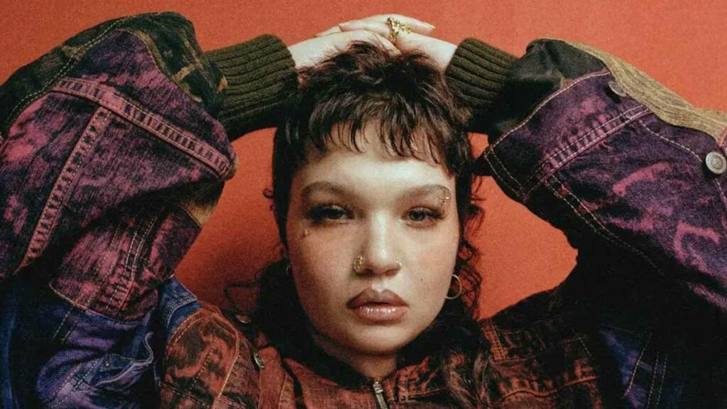 Lola Young – Messy video