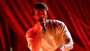 Bad Bunny – LO QUE LE PASÓ A HAWAii Şarkı Sözleri