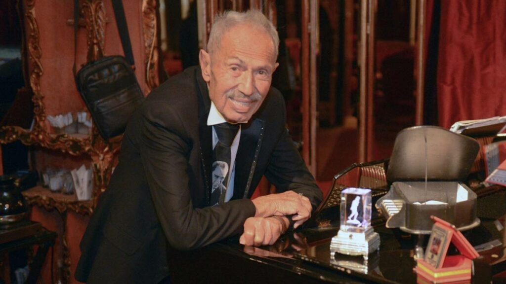 İlham Gencer – Bak Bir Varmış Bir Yokmuş video