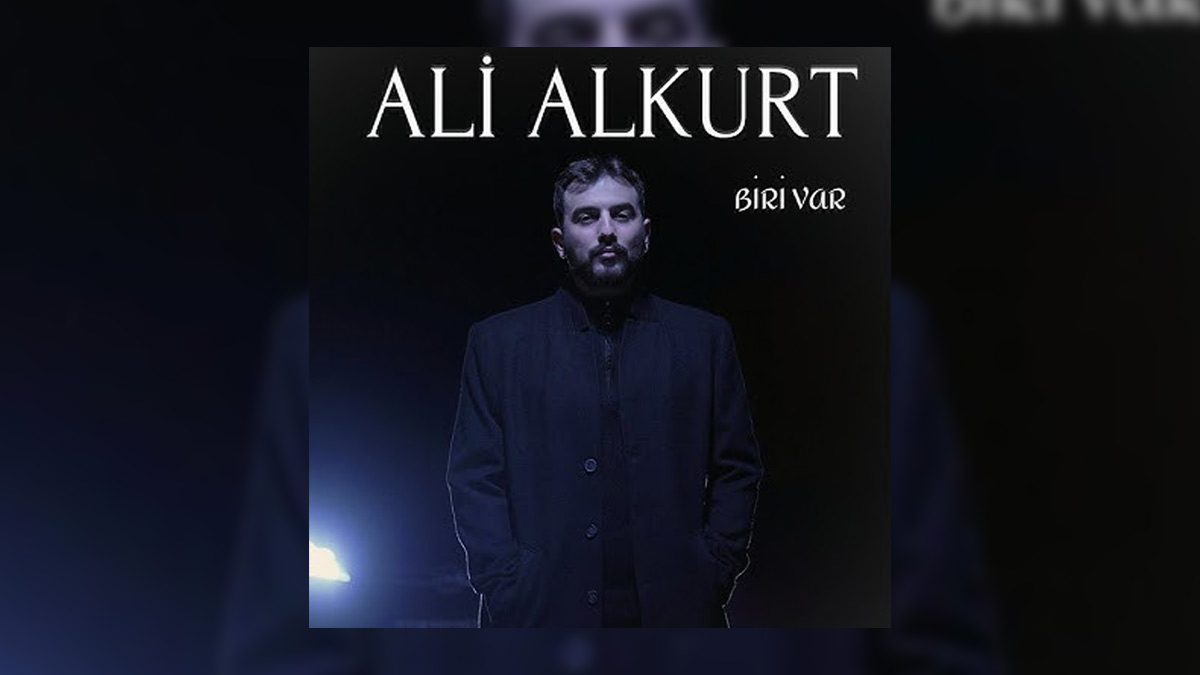 Ali Alkurt – Bizi Bu Hallere Koyan Biri Var Şarkı Sözleri