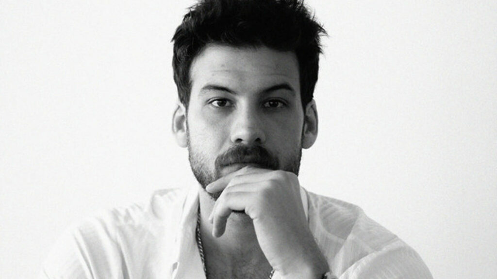 Mustafa Mert Koç – Hatırla Beni video