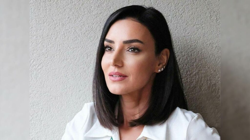 Sevcan Orhan – Yok Sanayım video