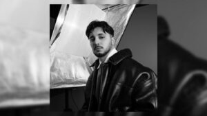 Ali Beykant – Sen Gökyüzünde Mavi Şarkı Sözleri