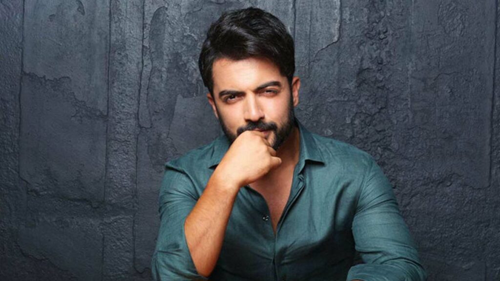 Yusuf Güney – Unut Onu Kalbim video