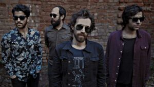 Adamlar – Kapısı Kapalı Şarkı Sözleri