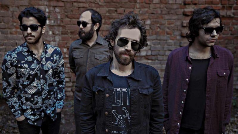 Adamlar – Kapısı Kapalı Şarkı Sözleri