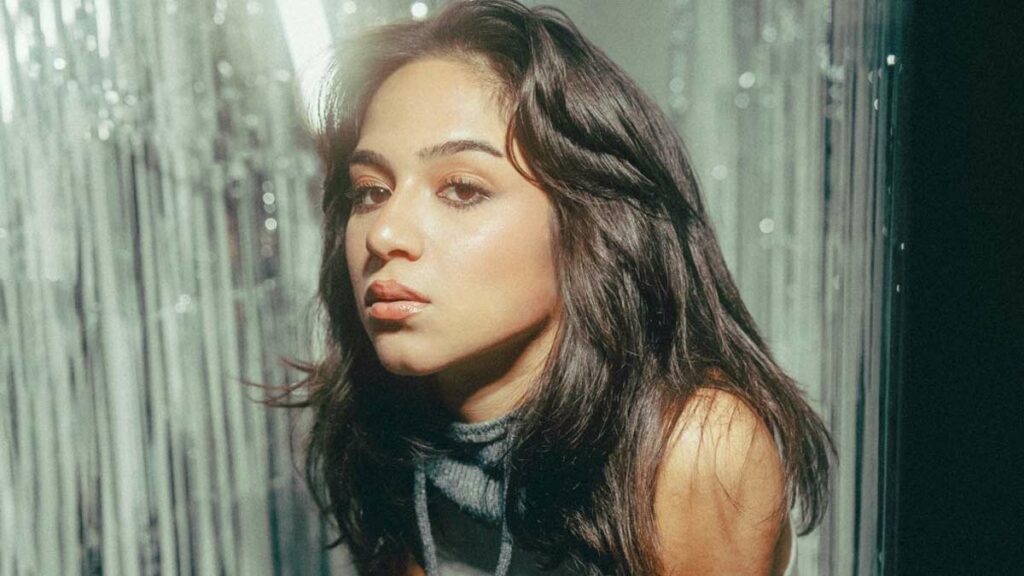 Betül Çiçekyurt – Bölündü Uykular video