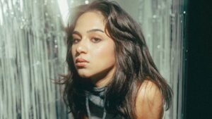 Betül Çiçekyurt – Bölündü Uykular Şarkı Sözleri