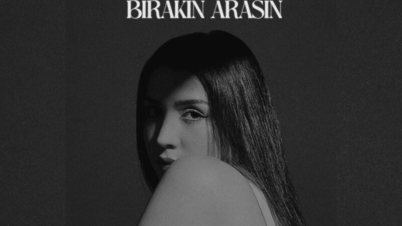 Ceren Sagu – Bırakın Arasın Şarkı Sözleri