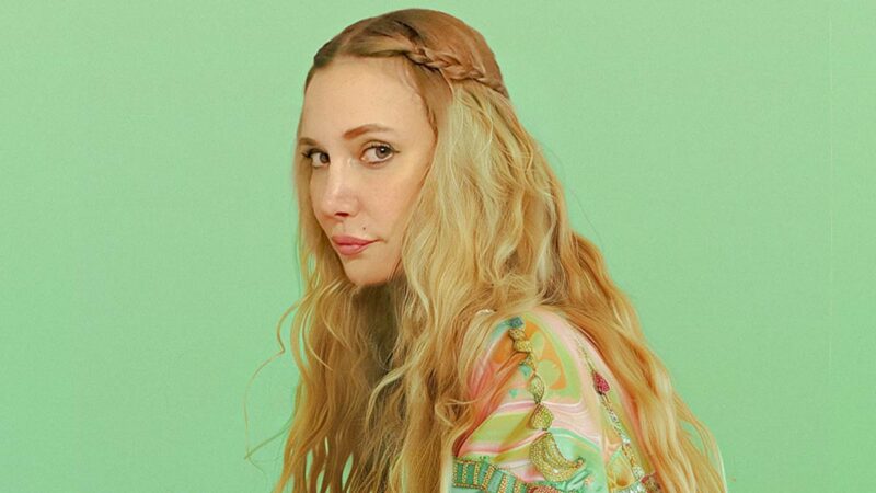 Gökçe – Müsaadenle Gidicem Şarkı Sözleri