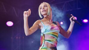 Gülşen – Ellerinden Öper Şarkı Sözleri