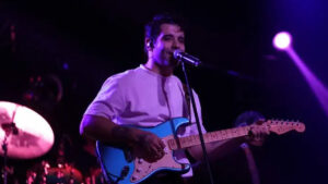 Kendimden Hallice – Aldatarak Şarkı Sözleri