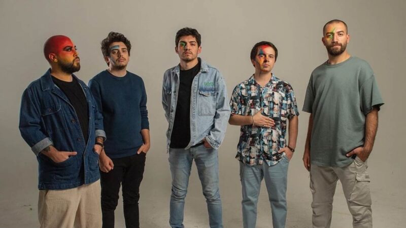 Mavi Gri – Sanki Varım Sanki Yokum Şarkı Sözleri