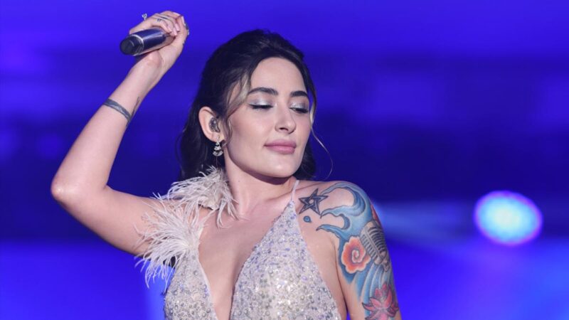 Melek Mosso – Canım Acıyor Şarkı Sözleri