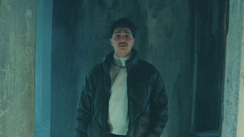 Sezer Sarıgöz – Ne Yüzüm Gülüyor Şarkı Sözleri