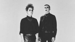 She Past Away – İnziva Şarkı Sözleri