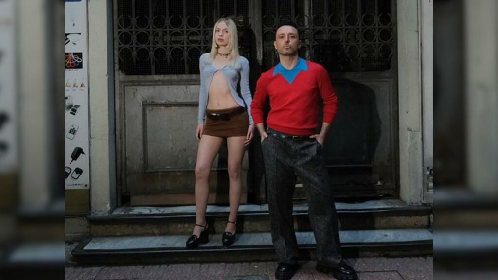 Aleyna Tilki & Mabel Matiz – Kayboldum Masalında video