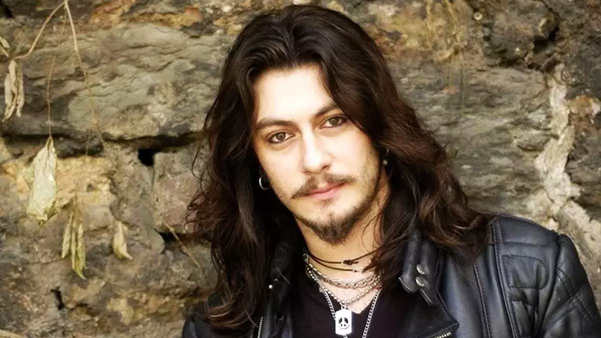 Barış Akarsu – Gel Gör Beni Aşk Neyledi Şarkı Sözleri
