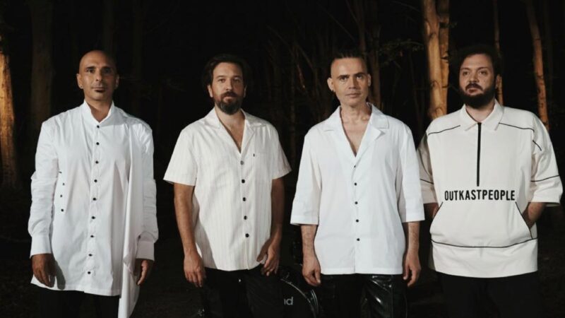 Gripin – Belki Çok Da Şey Yapmamak Lazım Şarkı Sözleri