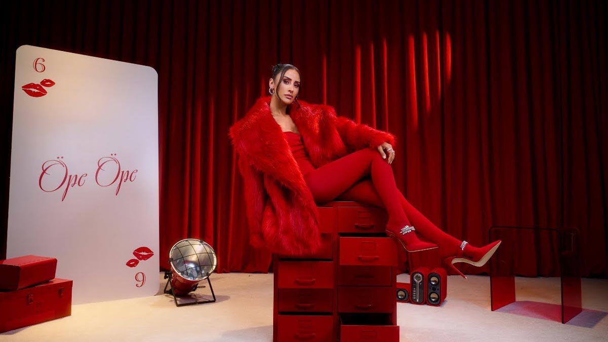 Hande Ünsal – Öpe Öpe Şarkı Sözleri